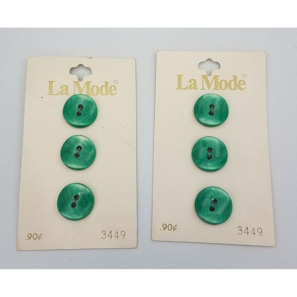 VTG La Mode #3449 Round Buttons Green 2 Cards 3 Buttons Retro Look 16mm